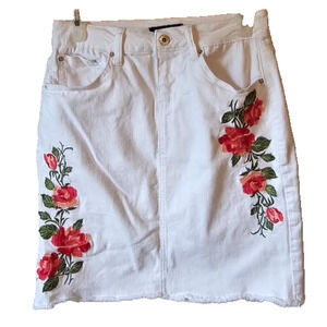 Earl Jean White Denim Skirt Floral Embroidered Stretch Womens Size 4